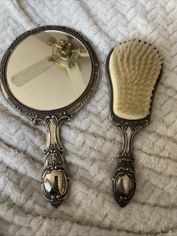Mirror And Brush Heavy Ordinate, Silver Plate Set ￼￼￼
