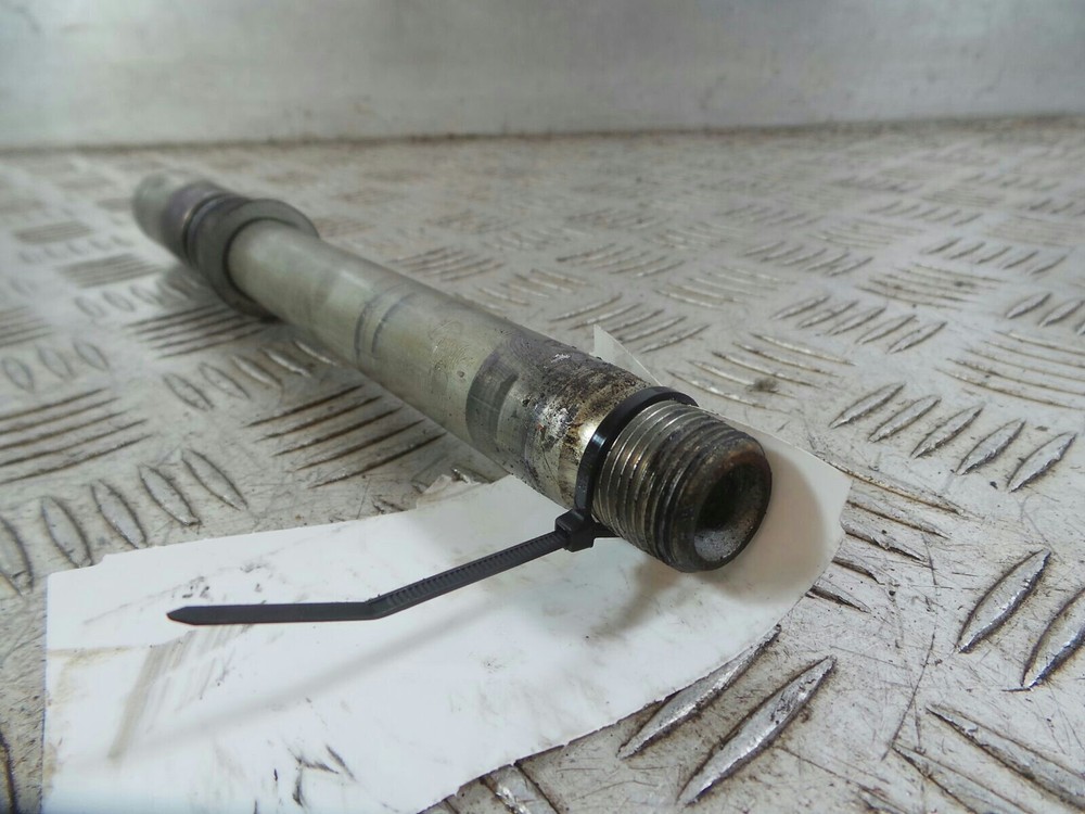 2009 SUZUKI GSR Front Spindle