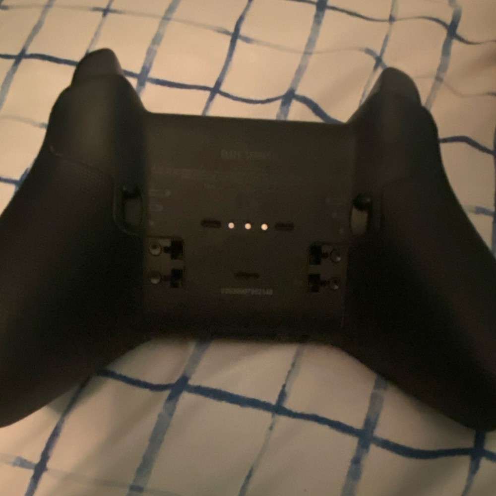 Microsoft Xbox Elite Controller Bundle Carrying Case Charging Dock Thumbsticks