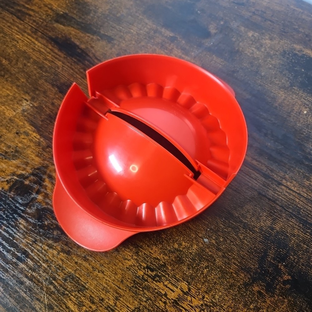 Tupperware Red Empanada, Calzone, Meat Pie Maker Press #6390