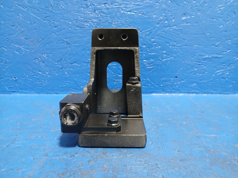 PACCAR MX13 ENGINE BRACKET D09611 / 86792 / 1828531 - 51982