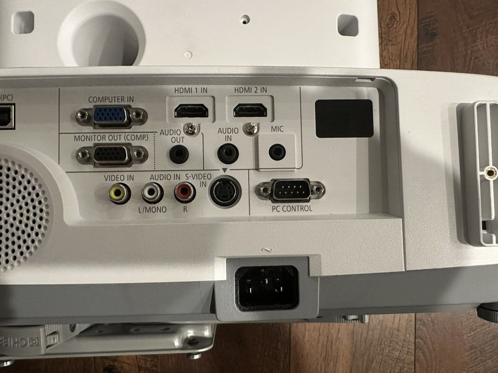 NEC P401W 3LCD Projector HDMI & Chief ceiling mount