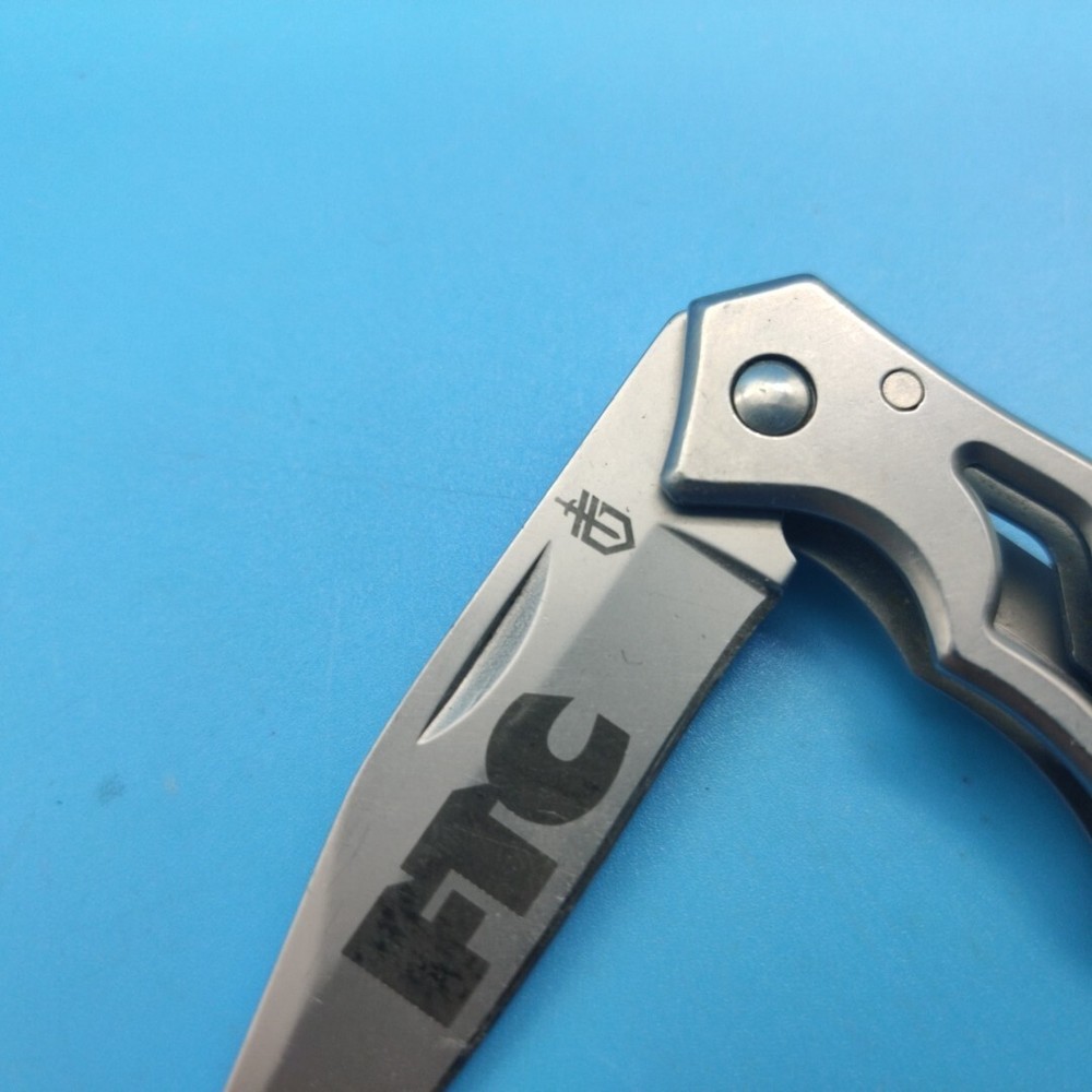 USED GERBER FOLDING PARAFRAME KNIFE SILVER BLADE