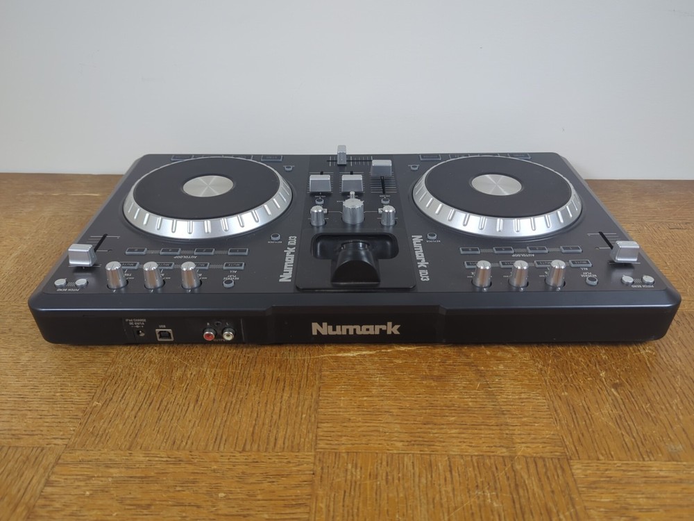 NuMark iDJ3 Turntable with iPod Dock - Excellent - Tested & Working