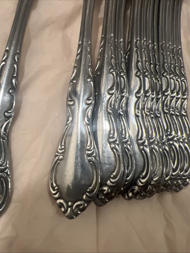 Oneida Northland Sirocco Mixed Stainless flatware 28 pc Set Jasmine Scroll