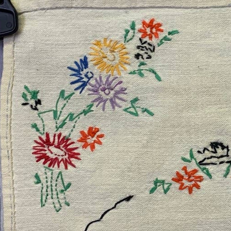 Handmade Needlepoint Daisy Flowers Cotton Blend Rectangle Table Runner Decor