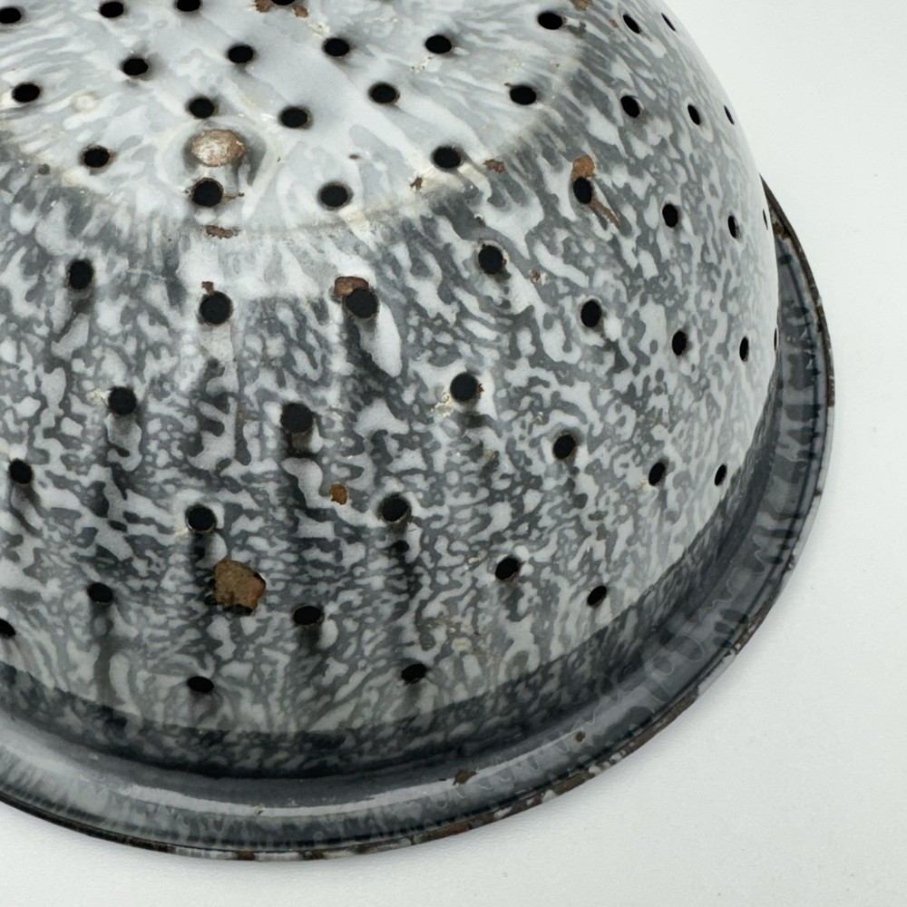 Vintage GRANITEWARE Enamelware COLANDER STRAINER Gray