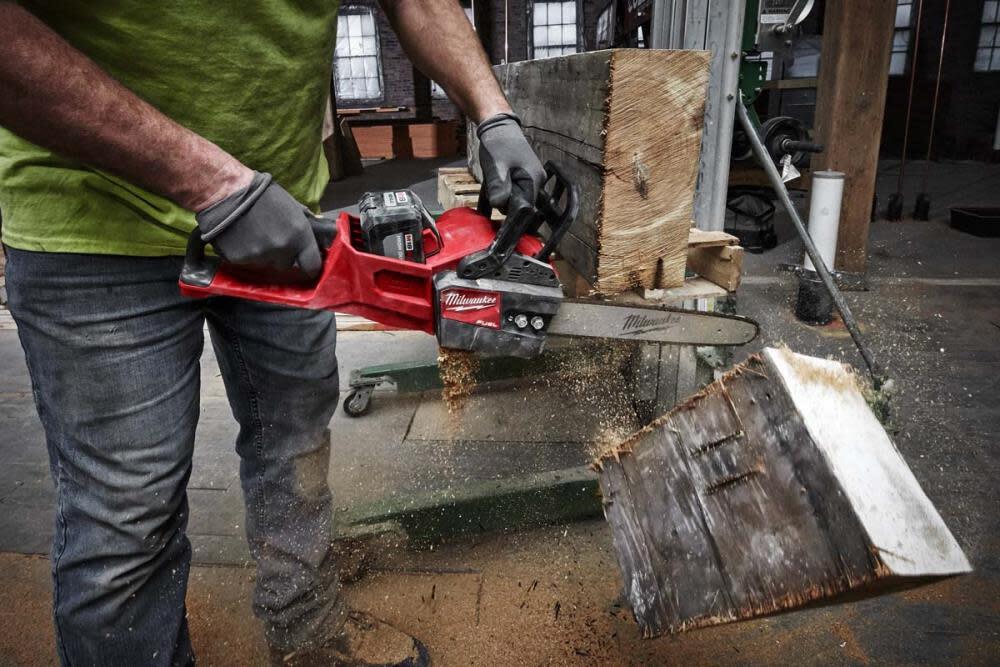 Milwaukee M18 Fuel 16 In. Chainsaw-Certified Refurbished