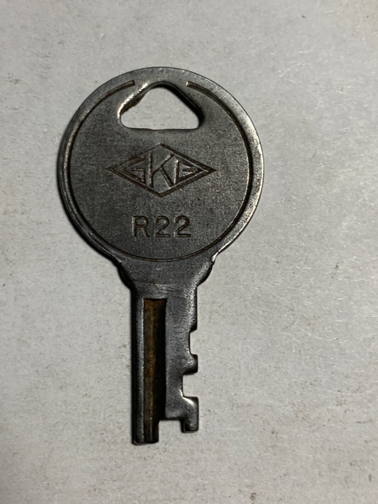 Vintage GKG Key #R22