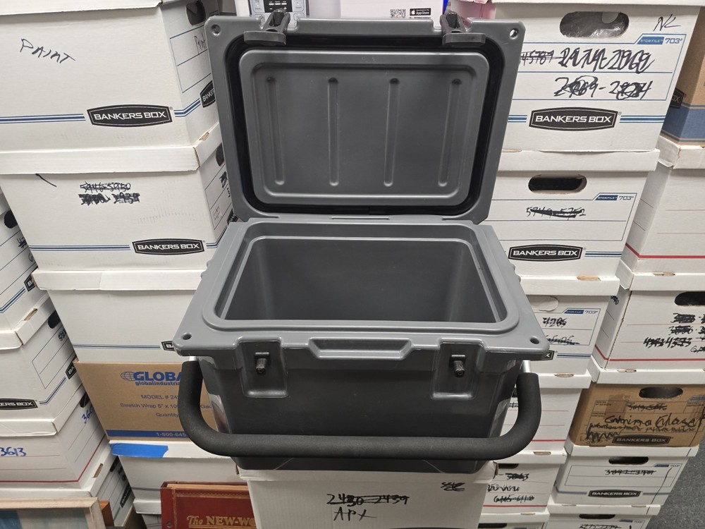 Basecamp 20 HARD COOLER BEAR RESISTENT Super Clean