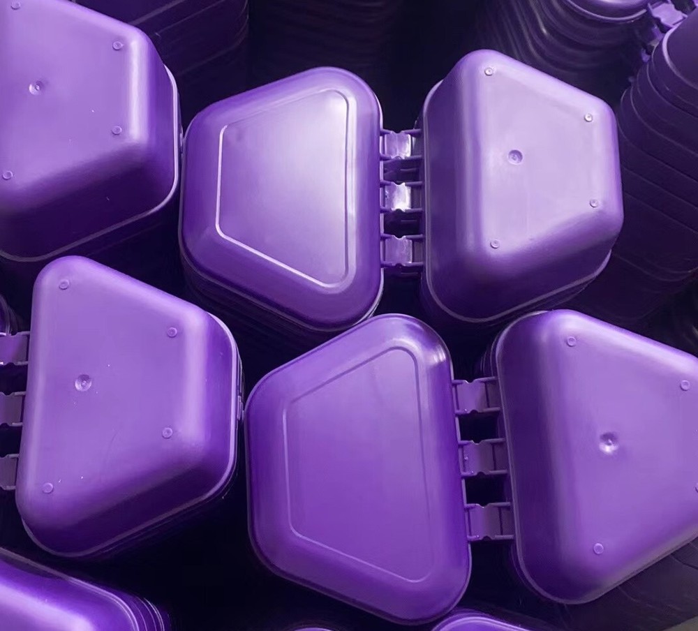 Box Dark Purple Plastic With Hinged Lid 100/bx