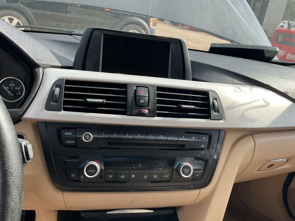 320I 2014 Glove Box 4994309