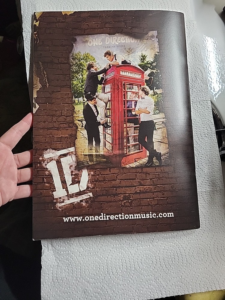 One Direction, Harry Styles- 2013 World Tour Book Program -W/ FOLD OUT