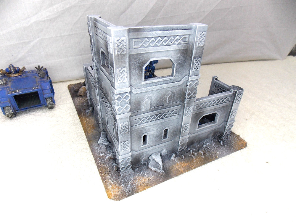 WARGAMING TERRAIN PAINTED BUILDING