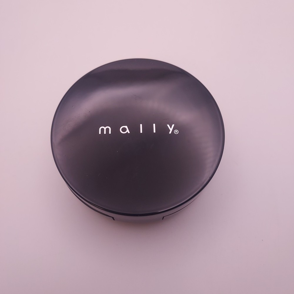 Mally Flawless Finish Transforming Effect Foundation Compact LIGHT