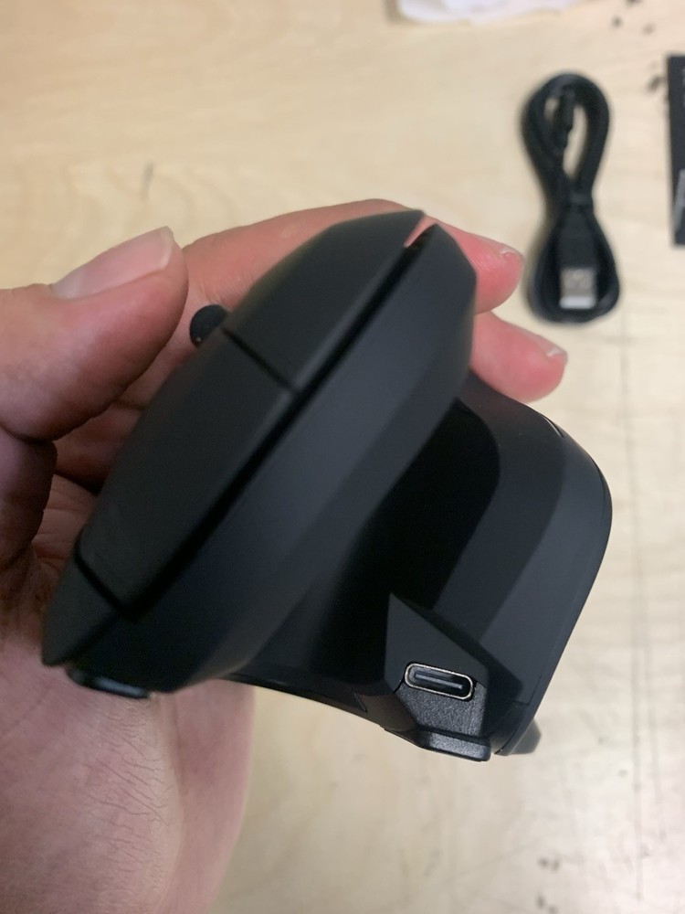 EM11 NL Rechargeable Multi- Device Ergonomic Vertical Mouse