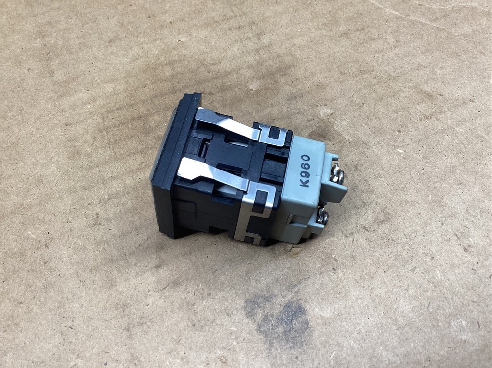 SQUARE IDEC PRIMARY MACHINE LIGHT #805M25