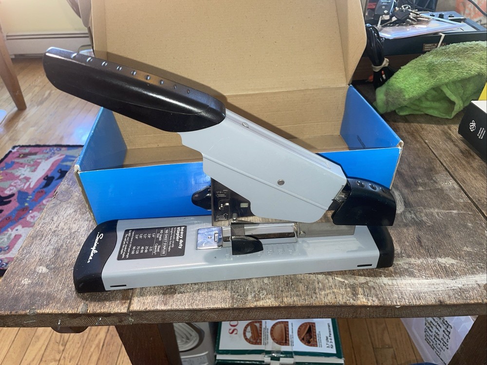 Swingline Heavy Duty Model 39005 160 Sheets High Capacity Stapler Open Box