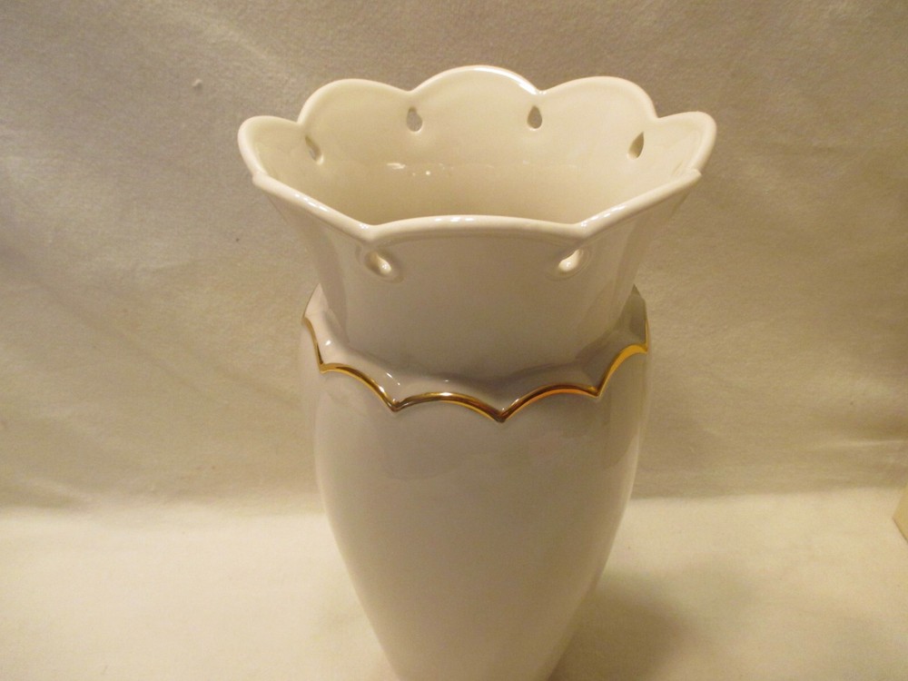 Lenox Perfect Petals Medium 10" Vase with Box