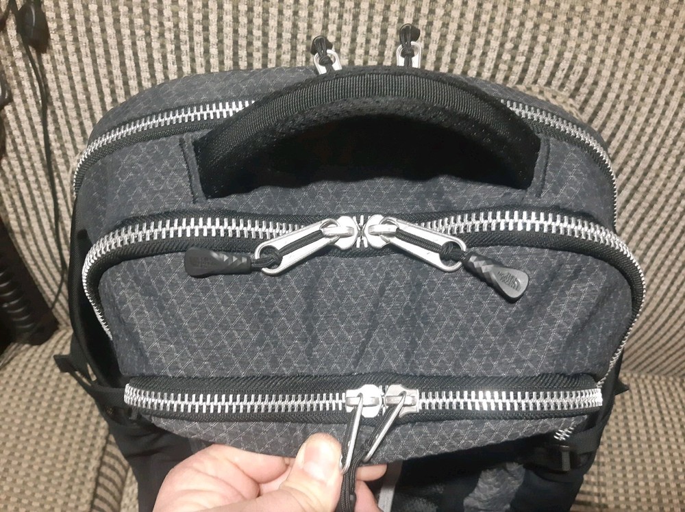 The North Face - Recon Backpack Pre-Owned Great Condition