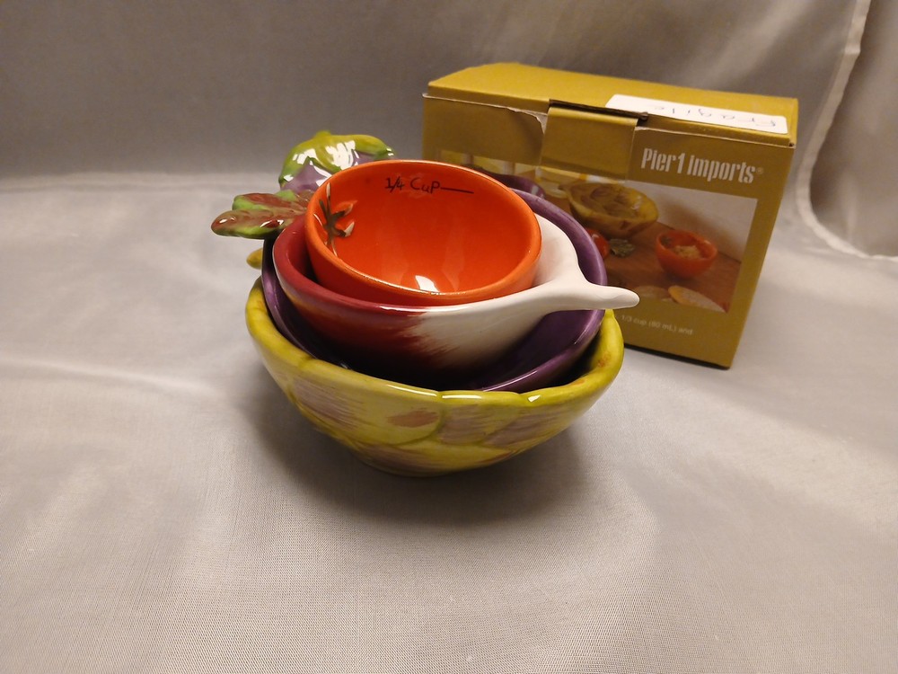 Pier 1 NIB Vegtable Measuring Cup Set