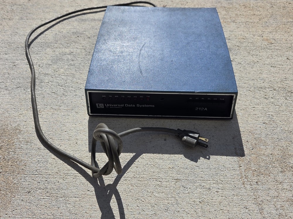Vintage Universal Data Systems/ Motorola Model 212A
