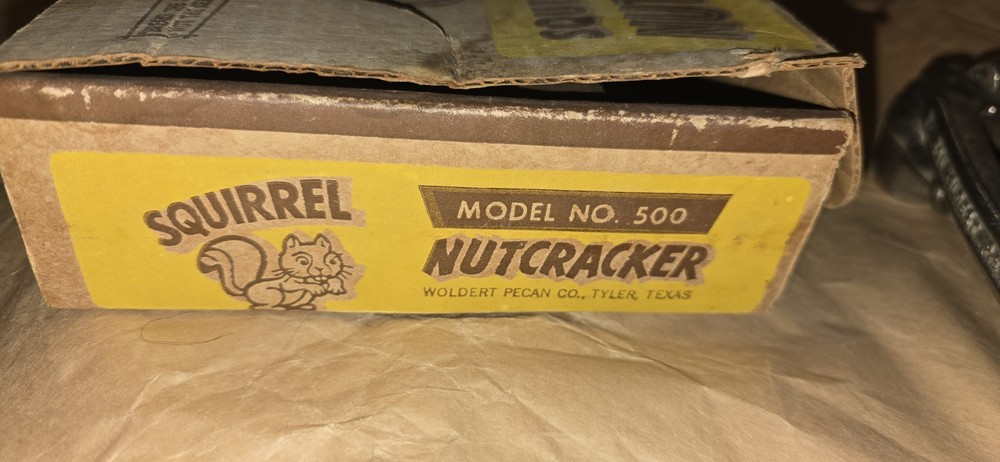 Vintage Berco Cast Iron Squirrel Nutcracker In Box Model 500