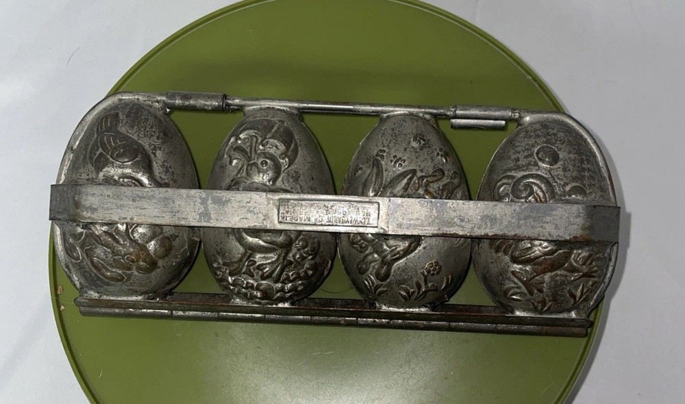 TC Weygandt Co  4-Compartment Chocolate Easter Egg Mold