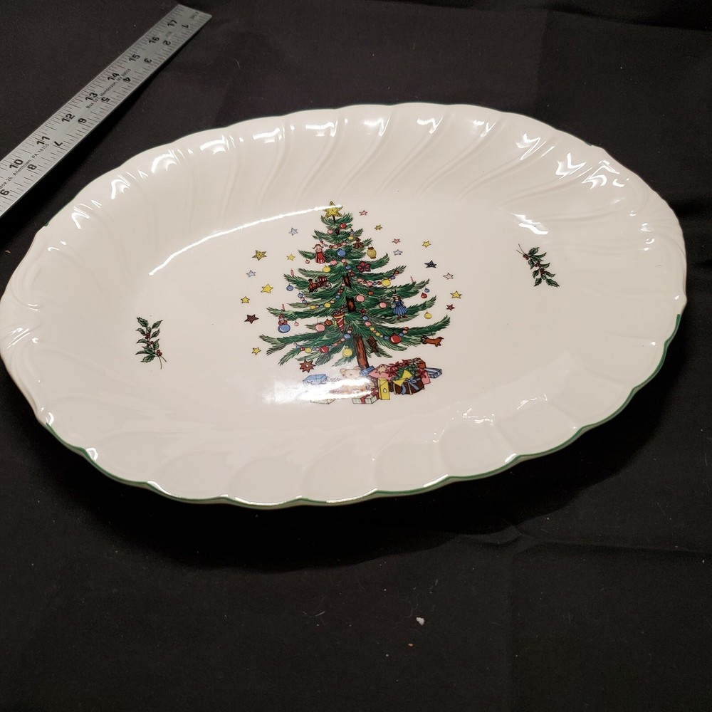 Nikko HAPPY HOLIDAYS 14" Oval Serving Platter