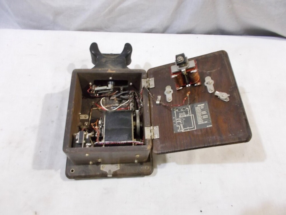 Old Oak Crank Wall Phone with Generator and Bakelite Cradle