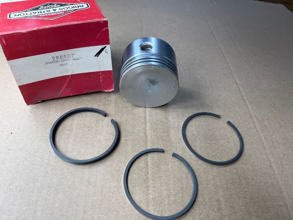 Briggs & Stratton 298907 PISTON ASSY-030