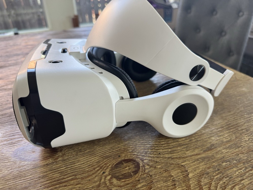 Retrak Utopia 360 Elite Edition Virtual Reality Headset - Headset only