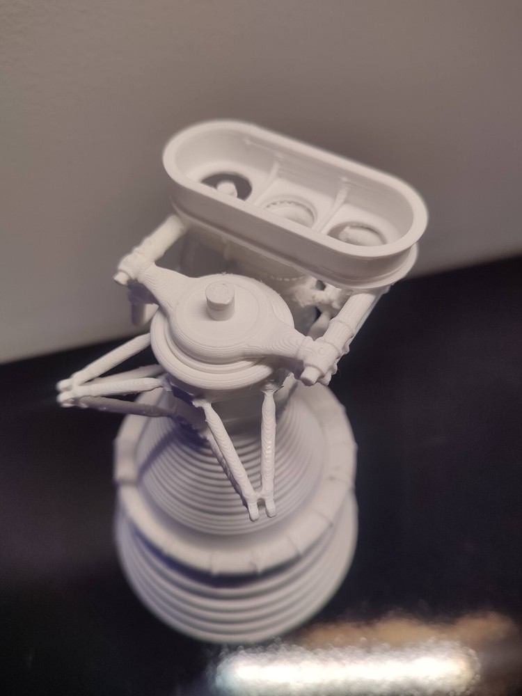 3d printed Rocketdyne F-1 rocket Engine 1:20