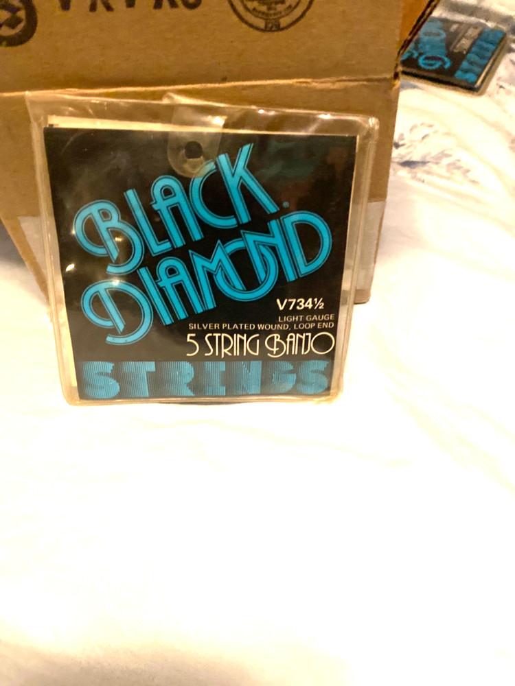 Black Diamond Light  5 String Banjo Strings V734 1/2