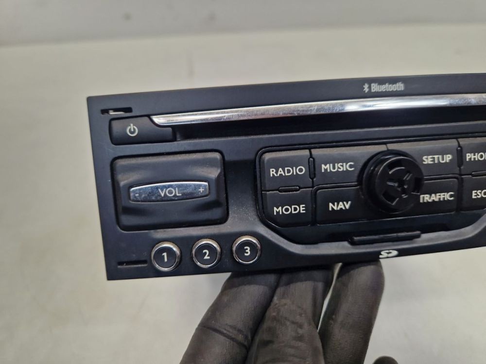Navirechner Bluetooth Combined Radio/Navigation System *Code Not Present