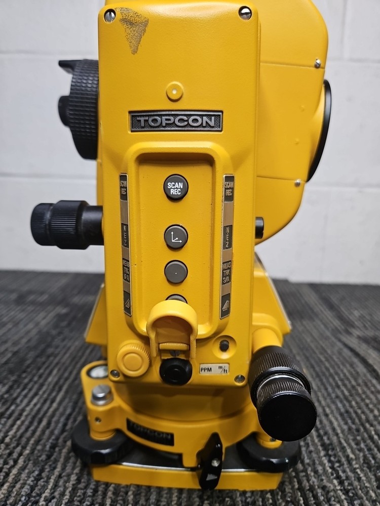 Topcon GTS-3B Total Station + Case - READ