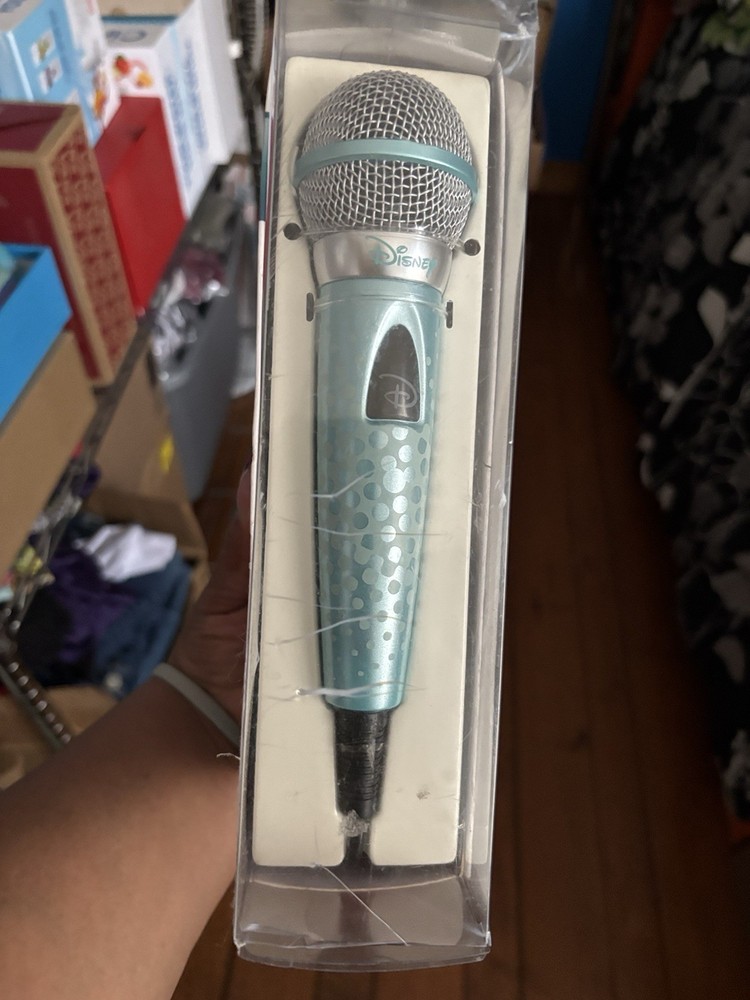Disney Spotlight Karaoke, Microphone