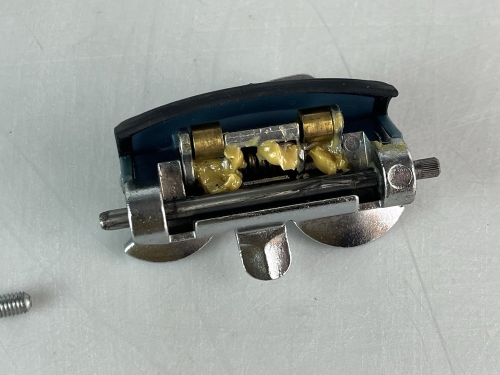Burton Custom SI Snowboard binding's Locking lever Assembly