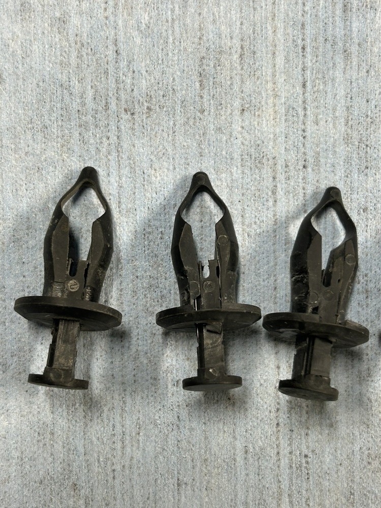 Radiator Support Baffle Clip 2004 Grand Prix