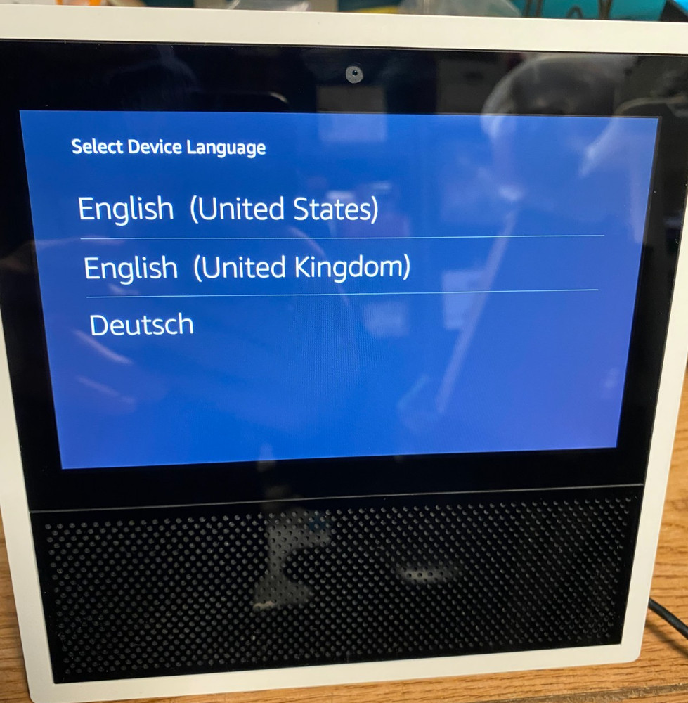 Amazon Echo Show 1st Generation W/AC 7" Display White / Black - 2017