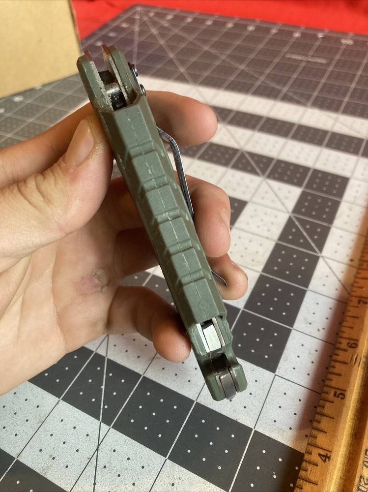 Ozark Train 6-In-1 Multi-Tool Pocket Knife (missing fire starter)