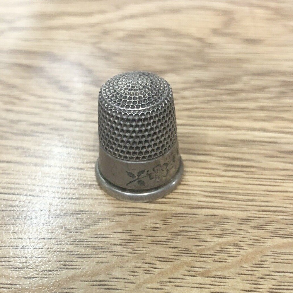 VINTAGE Sterling Silver Flower Design Thimble