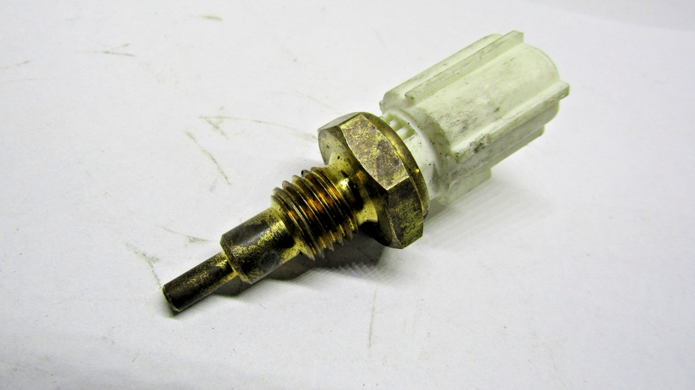 Engine Coolant Temperature Sensor Standard TX221