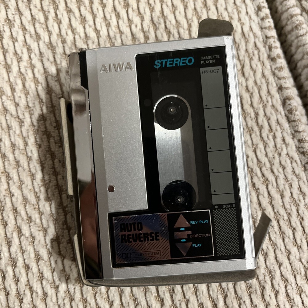 Aiwa HS-U07 Cassette Player Walkman With Case