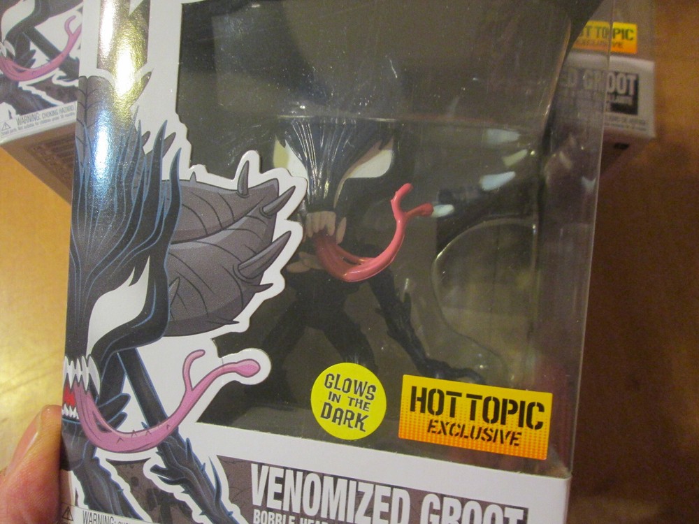 FUNKO POP MARVEL VENOM VENOMIZED GROOT 511 GITD GLOWS IN THE DARK HOT TOPIC READ