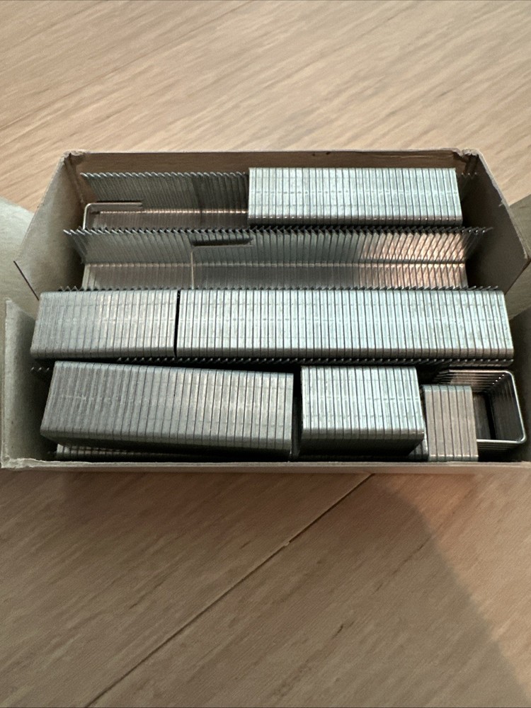 STAPLES ARROW WIDE CROWN Vintage