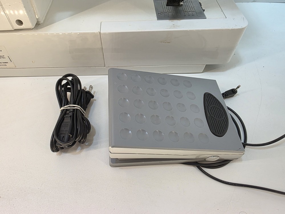 Singer Quantum L-500 Computerized Sewing Machine – Tested & Working LCD Display