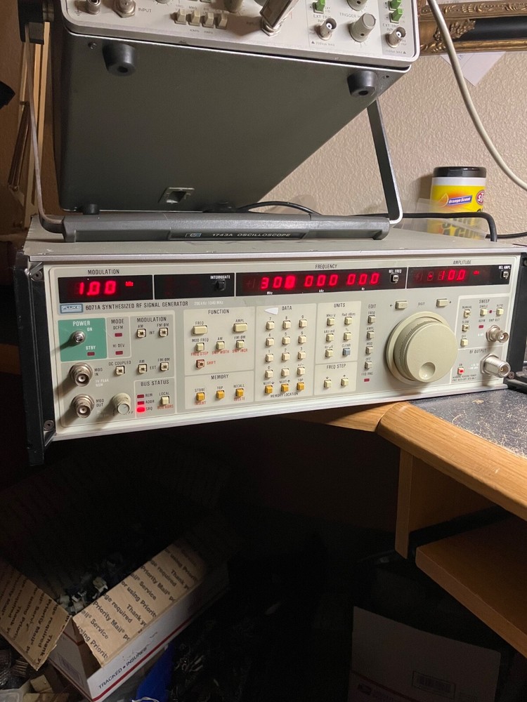 Fluke 6071A Signal Generator