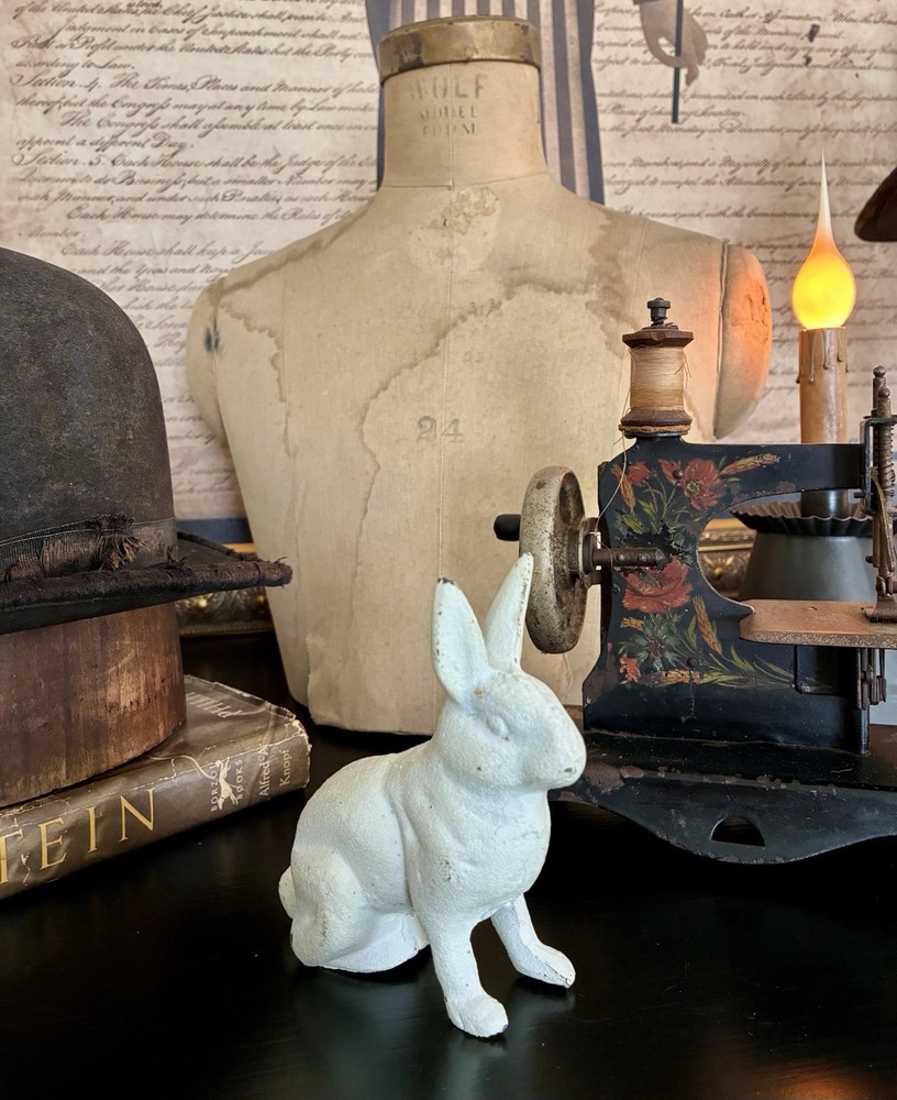 Rabbit / Cast Iron Bunny Figure
