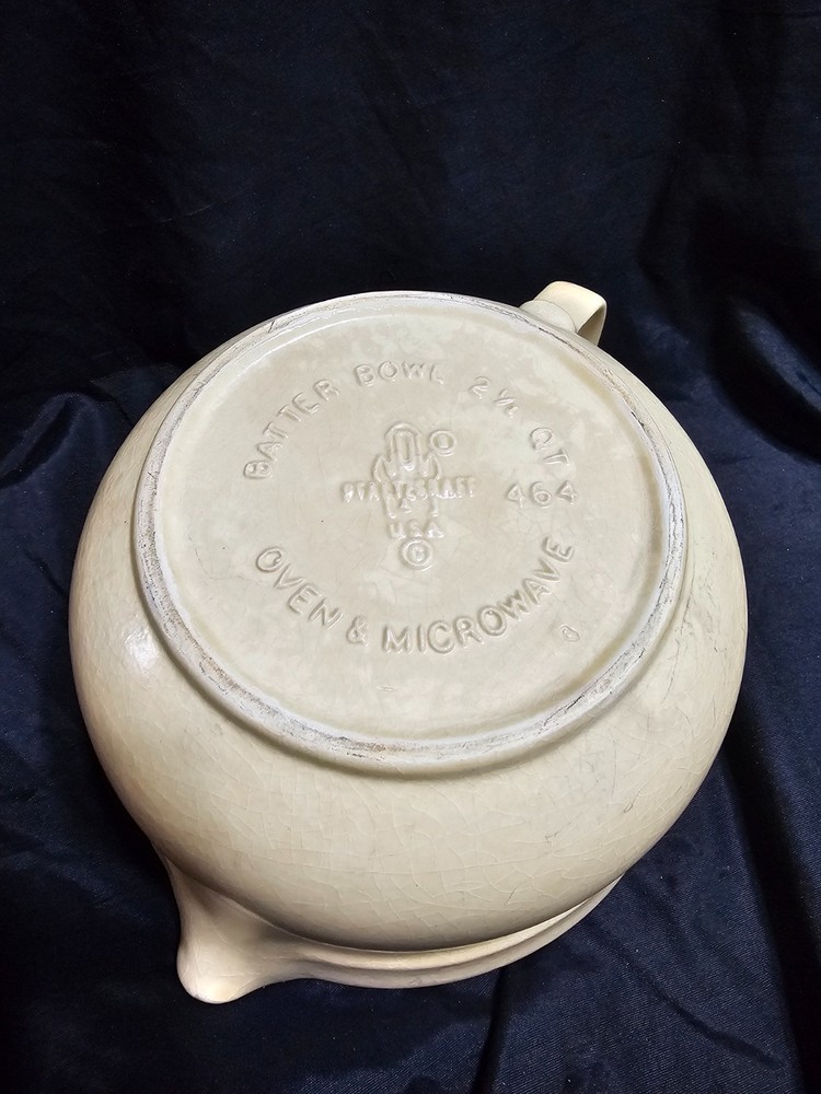 Vintage Pfaltzgraff Village Pattern Batter Bowl | 2.5 quart